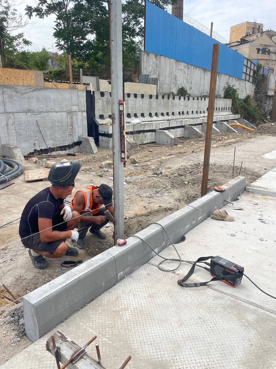 Двор частного домовладения - фото 3